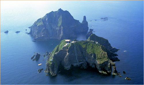 Liancourt Rocks/Dokdo Islets and its surrounding waters were often frequented by Korean fishermen during the years of the U.S. occupation of Japan and Korea; American occupation authorities had also designated the islets as a bombing range for U.S. forces from 1947-1952.